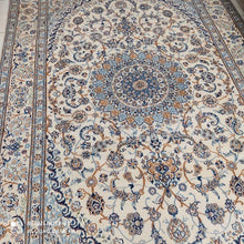 Charger l'image dans la galerie, GRAND TAPIS Nain Chichla fait main n°18844_300×200