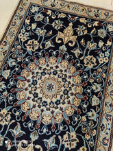 Charger l'image dans la galerie, Tapis Nain fait main n°3100_137×87