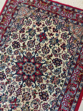 Charger l'image dans la galerie, TAPIS Ispahan noué main n°1890_100×70
