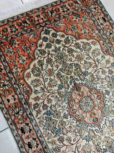 Charger l'image dans la galerie, TAPIS CACHEMIRE SOIE noué main n°47_127×82