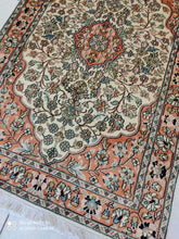 Charger l'image dans la galerie, TAPIS CACHEMIRE SOIE noué main n°47_127×82