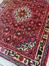 Charger l'image dans la galerie, Tapis Hosseinabad noué main n°19397_140×104