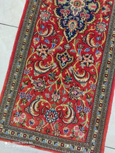 Charger l'image dans la galerie, Tapis Ghom fait main n°18855_140×50