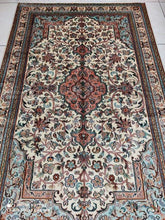 Charger l'image dans la galerie, Tapis Cachemire soie noué main n°61_156×99
