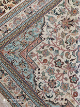 Charger l'image dans la galerie, Tapis Cachemire soie noué main n°61_156×99