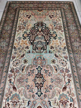 Charger l'image dans la galerie, Tapis Cachemire soie noué main n°23_193×121