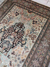 Charger l'image dans la galerie, Tapis Cachemire soie noué main n°23_193×121