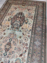 Charger l'image dans la galerie, Tapis Cachemire soie noué main n°23_193×121