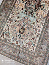 Charger l'image dans la galerie, Tapis Cachemire soie noué main n°23_193×121