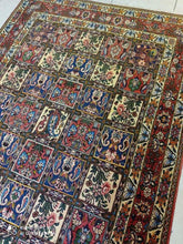 Charger l'image dans la galerie, Tapis Bakhtiar fait main n°3593_212×139