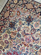 Charger l'image dans la galerie, GRAND TAPIS Ispahan fait main n°13026_316×212