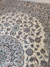 Charger l'image dans la galerie, GRAND Tapis Nain Chichla Habibian tissé main n°18386_354×254