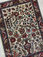 Charger l'image dans la galerie, Tapis Ghom noué main n°17085_83×58