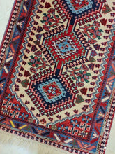 Charger l'image dans la galerie, Tapis Yalameh noué main n°17989_92×58