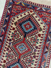 Charger l'image dans la galerie, Tapis Yalameh noué main n°17989_92×58
