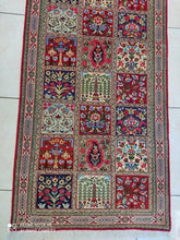 Charger l'image dans la galerie, Tapis Ghom tissé main n°17543_285×76