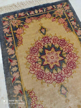 Charger l'image dans la galerie, Tapis Ghom soie noué main n°12301_41×27