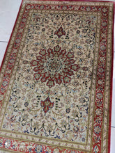 Charger l'image dans la galerie, Tapis Ghom soie fait main n°15343_112×72