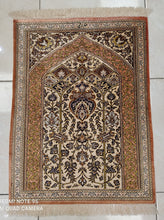 Charger l'image dans la galerie, Tapis Ghom soie noué main n°12347_77×57