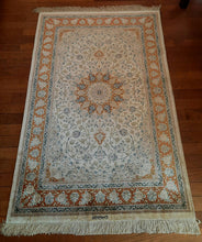 Charger l'image dans la galerie, Tapis Ghom soie tissé main n°15335_150×100