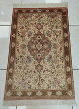 Charger l'image dans la galerie, Tapis Ghom soie fait main n°8964_91×60