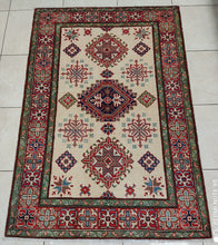 Charger l'image dans la galerie, Tapis Kazak tissé main n°13899_174×118