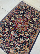 Charger l'image dans la galerie, Tapis Ispahan fait main n°14278_103×71