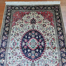 Charger l'image dans la galerie, Tapis Ghom soie fait main n°18233_150×104