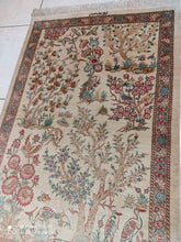Charger l'image dans la galerie, Tapis Ghom soie tissé main n°15235_115×75