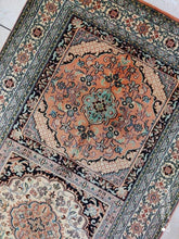 Charger l'image dans la galerie, Tapis Cachemire soie noué main n°40_123×80