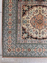Charger l'image dans la galerie, Tapis Cachemire soie noué main n°40_123×80