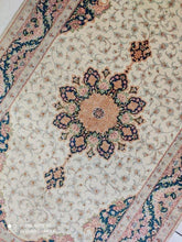 Charger l'image dans la galerie, Tapis Ghom soie noué main n°16933_123×80