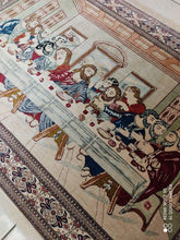 Charger l'image dans la galerie, Tapis Ghom soie “Le Dernier Repas” tissé main n°300_144×100