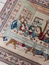 Charger l'image dans la galerie, Tapis Ghom soie “Le Dernier Repas” tissé main n°300_144×100