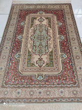 Charger l'image dans la galerie, Tapis Ghom soie tissé main n°16478_145×100