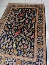 Charger l'image dans la galerie, Tapis Ghom soie tissé main n°16938_150×100