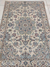 Charger l'image dans la galerie, Tapis Nain Chichla fait main n°19193_150×103