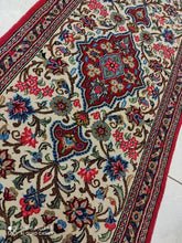 Charger l'image dans la galerie, Tapis Ghom tissé main n°17205_150×55