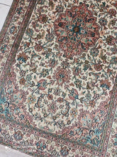 Charger l'image dans la galerie, Tapis Cachemire soie noué main n°58_155×94