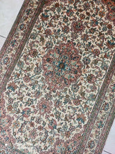 Charger l'image dans la galerie, Tapis Cachemire soie noué main n°58_155×94