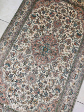 Charger l'image dans la galerie, Tapis Cachemire soie noué main n°65_156×95