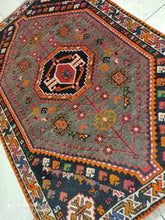 Charger l'image dans la galerie, Tapis Ghachghai noué main n°8396_160×105
