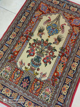 Charger l'image dans la galerie, Tapis Ghom noué main n°18929_160×108