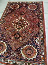 Charger l'image dans la galerie, Tapis Ghachghai noué main n°8349_168×110