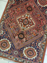 Charger l'image dans la galerie, Tapis Ghachghai noué main n°8349_168×110