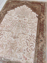 Charger l'image dans la galerie, TAPIS HEREKE soie tissé main n°2000_186×126