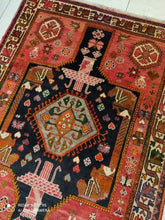 Charger l'image dans la galerie, Tapis Ghachghai noué main n°100_186×132