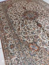Charger l'image dans la galerie, Tapis Cachemire soie noué main n°22_187×124