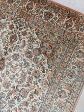 Charger l'image dans la galerie, Tapis Cachemire soie noué main n°22_187×124