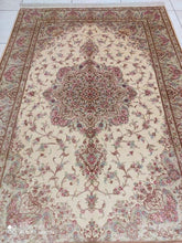 Charger l'image dans la galerie, TAPIS GHOM soie tissé main n°18227_199×130